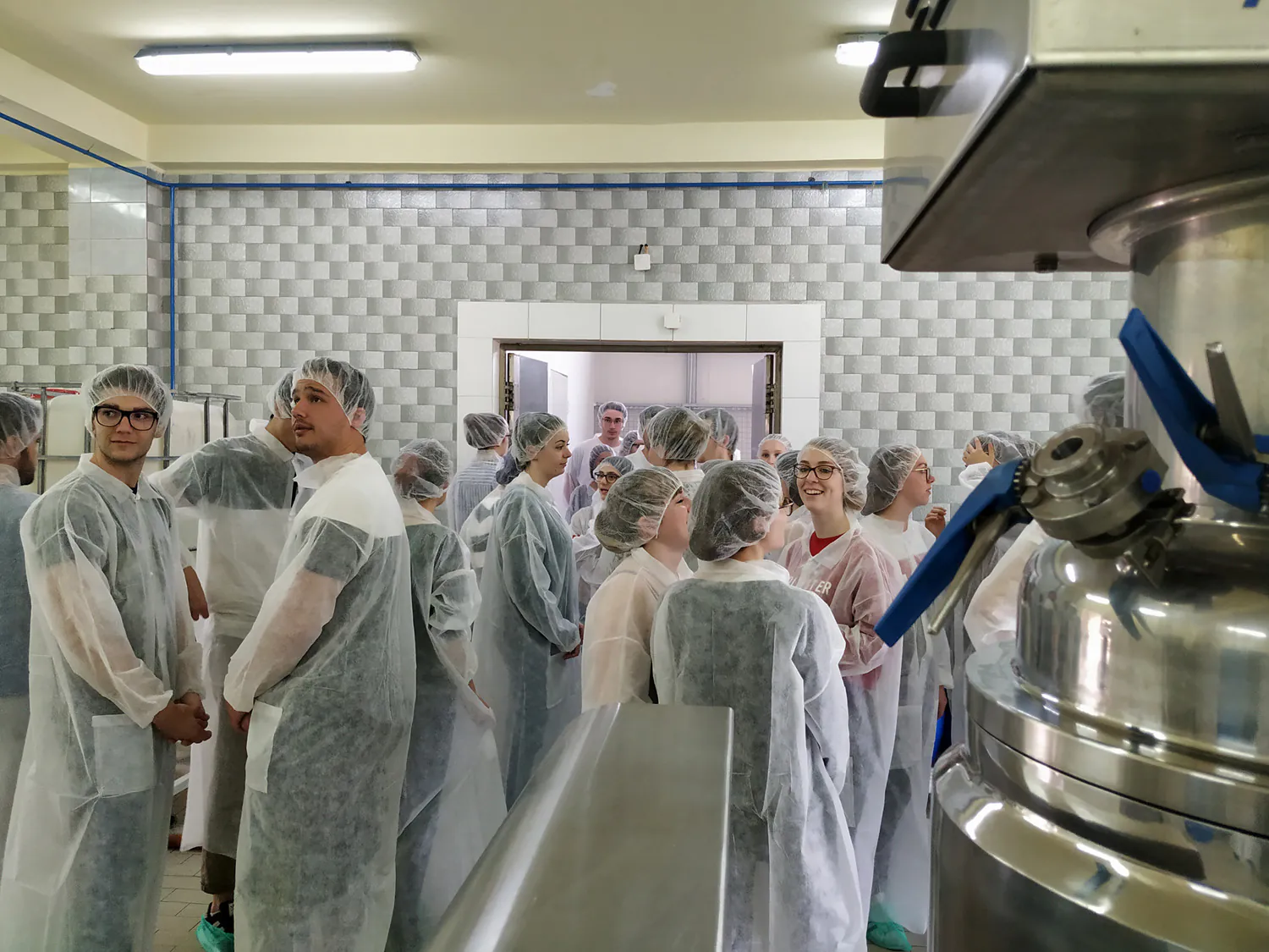 66 studenata iz francuske u poseti MULTIACTIV kozmetici 6 img 20190410 133109